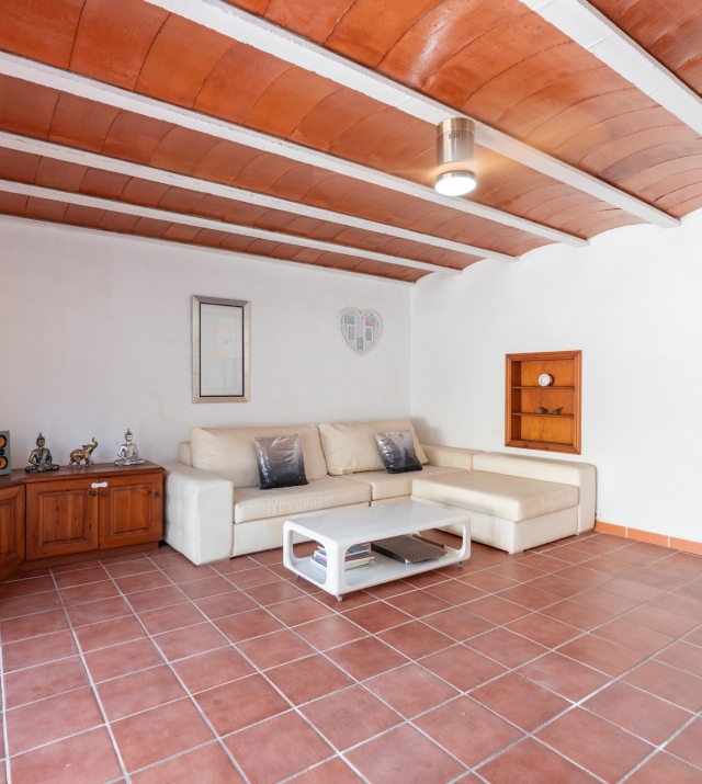 Resa Estates house huis te koop Siesta living room.jpg